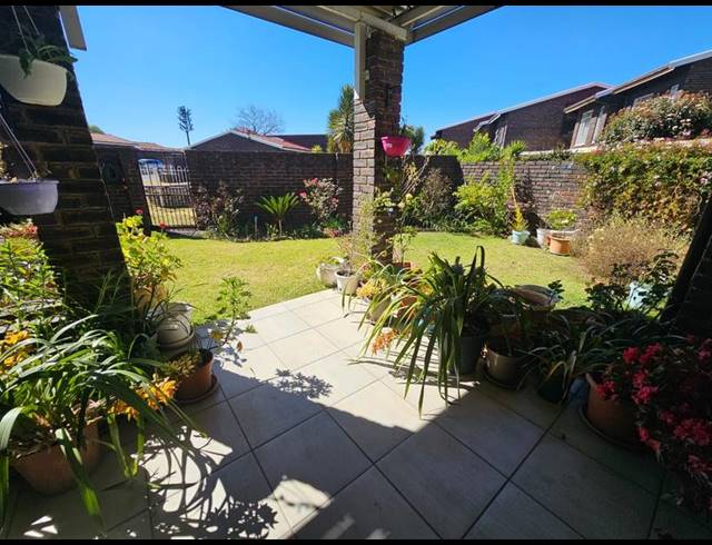 3 BEDROOM TOWNHOUSE FOR SALE IN BRACKENHURST